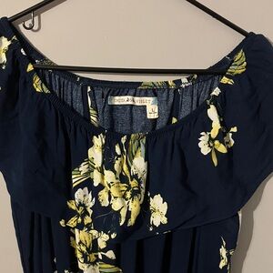 Chelsea & Violet Navy cream Floral Jumper Sz L